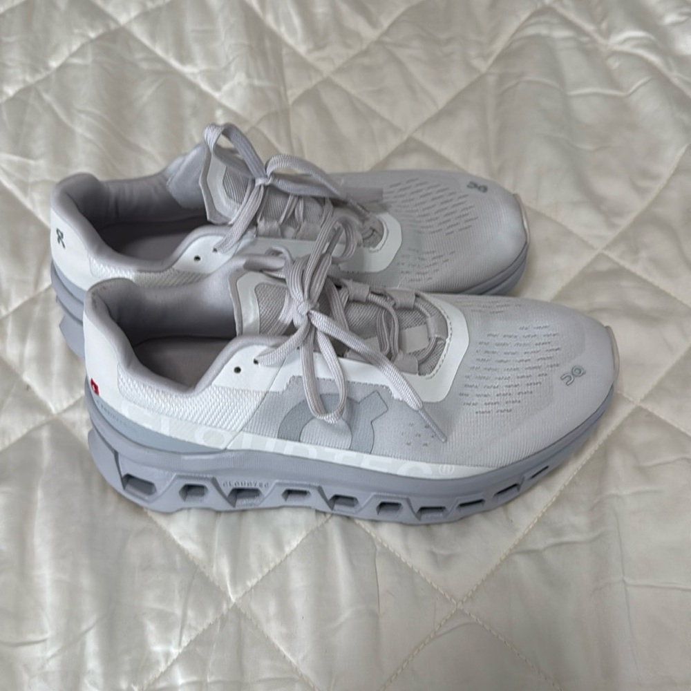 On Cloudmonster Alloy / Silver